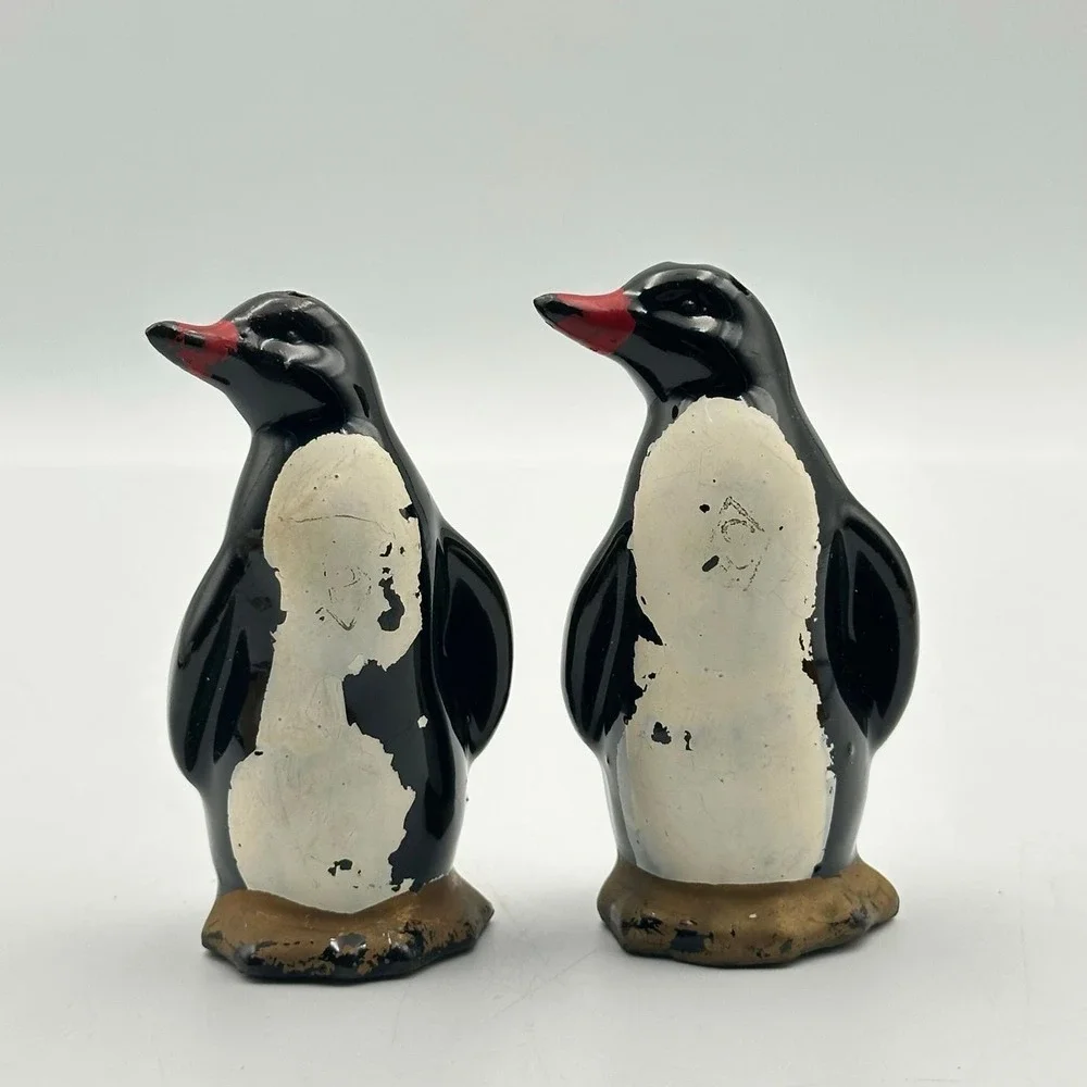 SP41-1-Vintage salt & Pepper shakers penguin Japan
